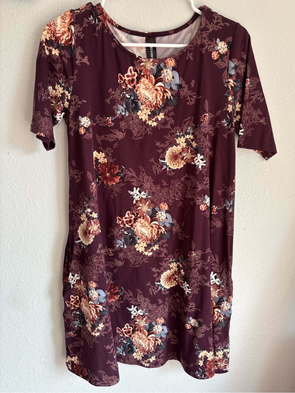 Agnes & Dora Women’s Sz small burgundy Floral Shift Dress half sleeves pockets